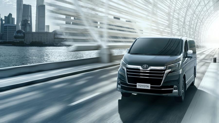  Toyota Granvia 2019 года  (фото 1 из 19)